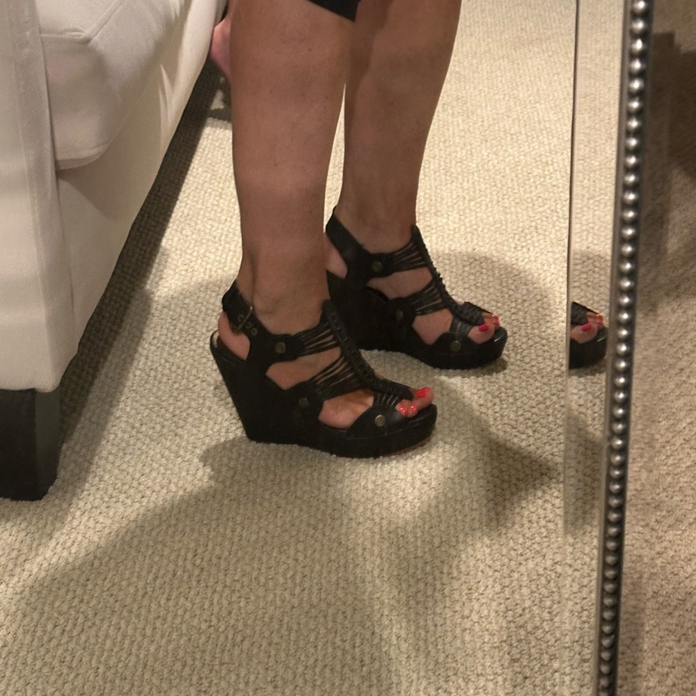 Twelfth Street by Cynthia Vincent Black Leather Wedge Sandals
